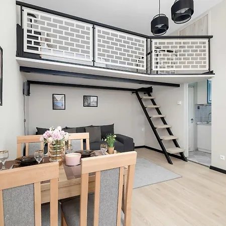 Functional Air-conditioned With A Mezzanine By Renters Апартаменти